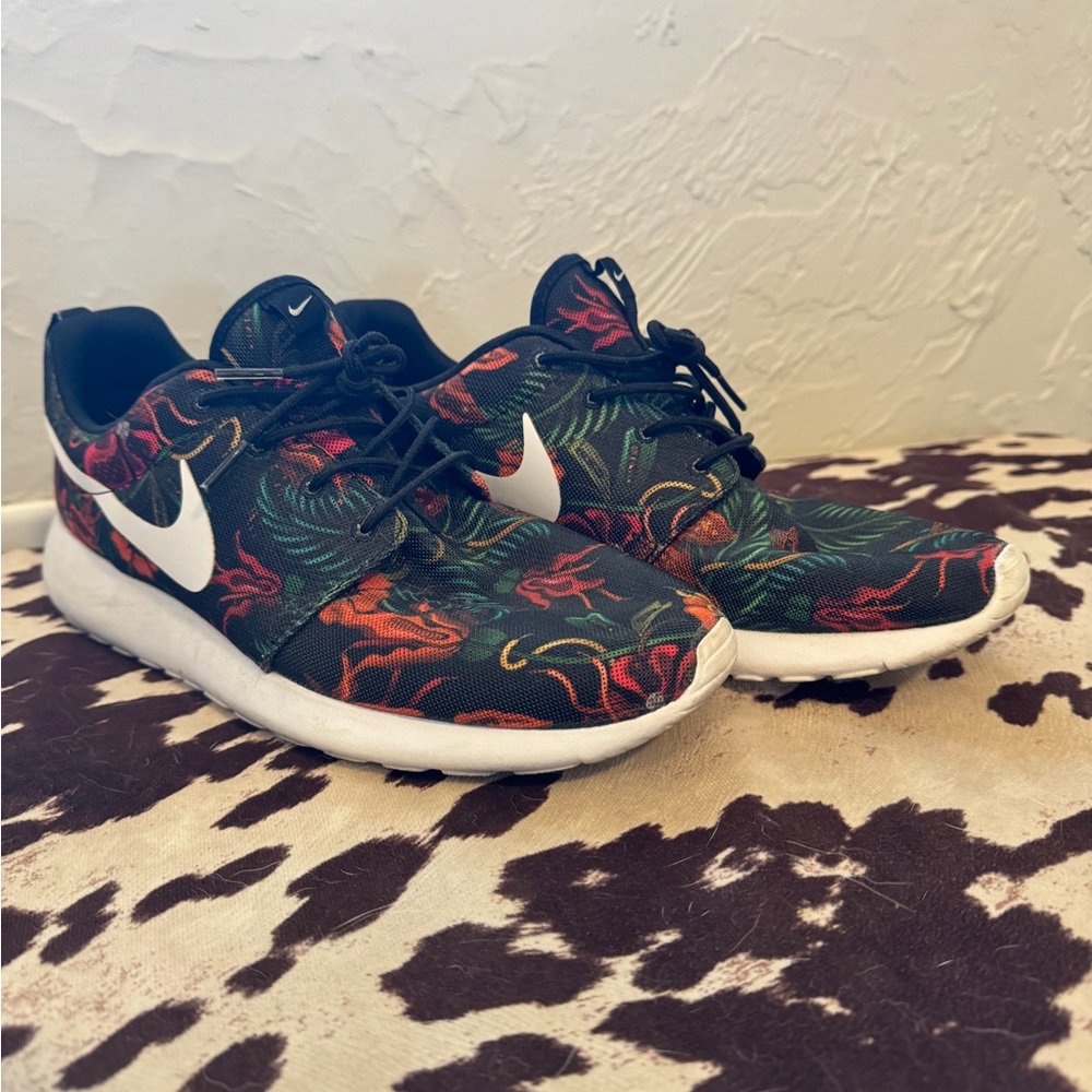 Nike Rosche - image 2